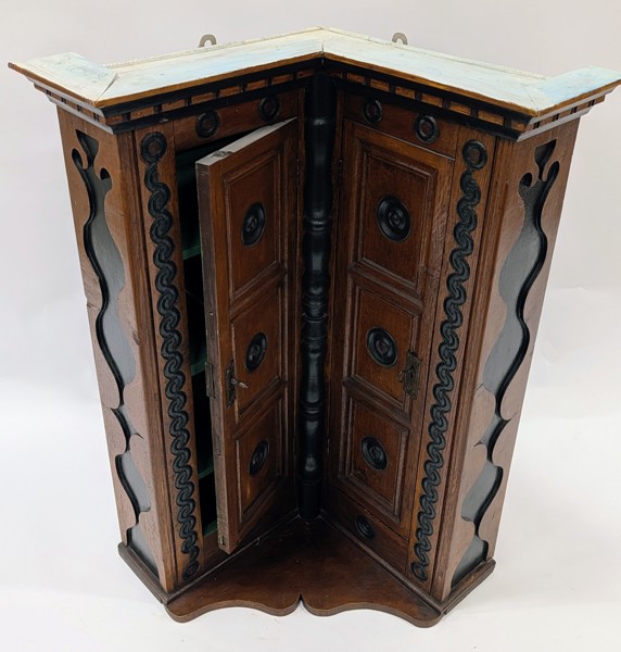 XXX vägghängt hörnskåp antikt