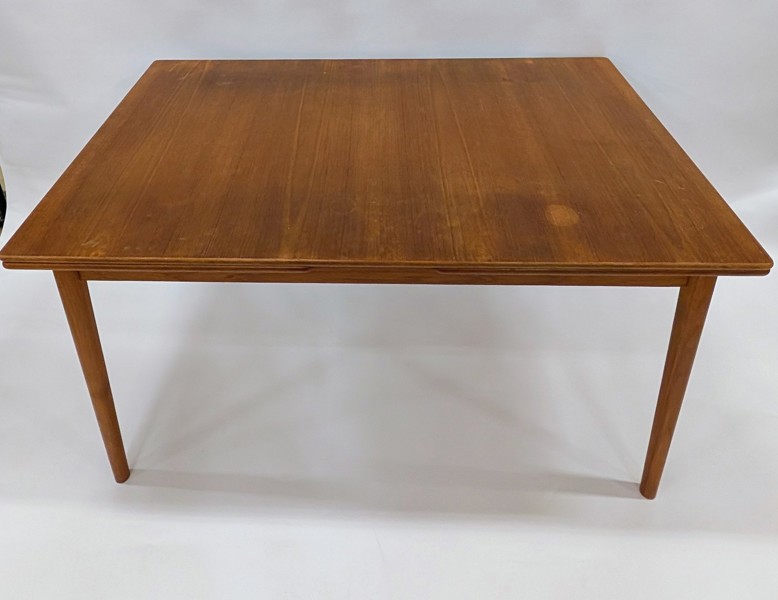 XXX  Matbord teak med två iläggsskivor