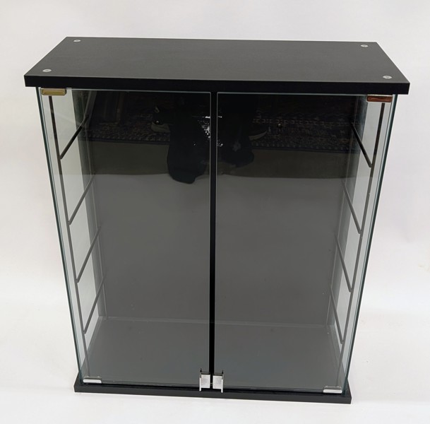 XXX  Niels Gammelgaard "Kryss"  Vitrinskåp