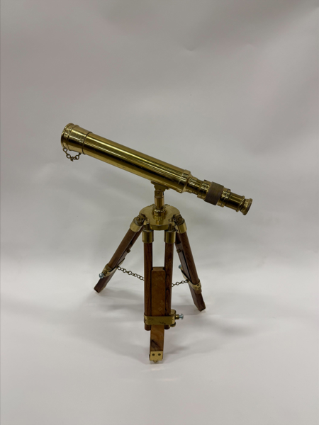 XXX Tubkikare på stativ mässing Trä 1900-tal