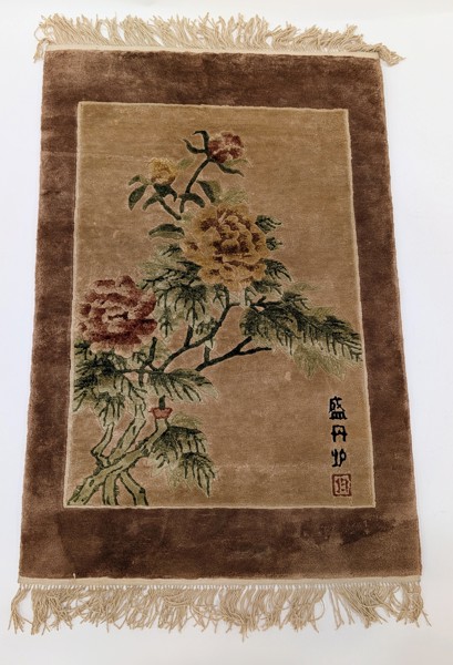 Kinesisk väggbonad/matta i siden med motiv av pioner