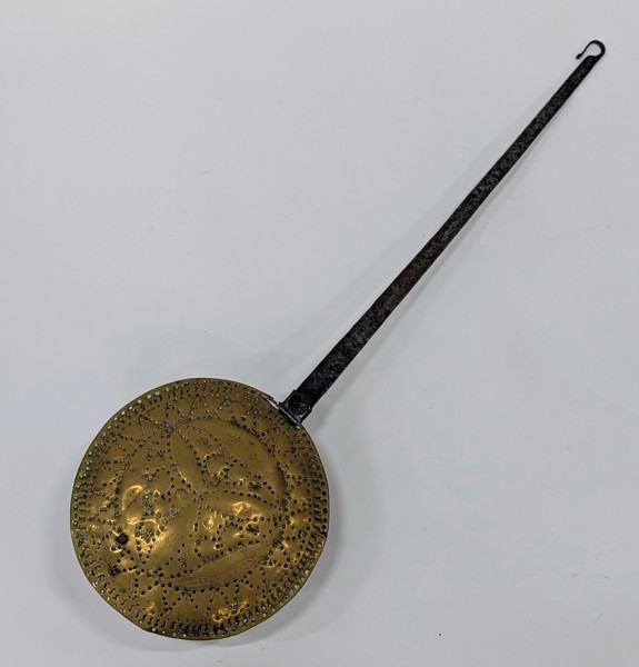 Antik sängvärmare i mässing