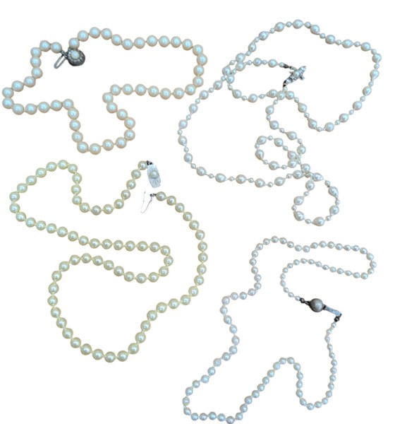 Pärlhalsband med silverlås 