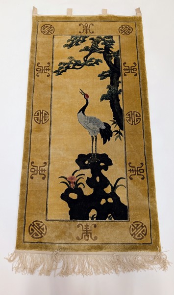 Kinesisk bonad i ull med motiv av trana