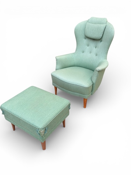 FÅTÖLJ MED PALL, Carl Malmsten, "Farmor"