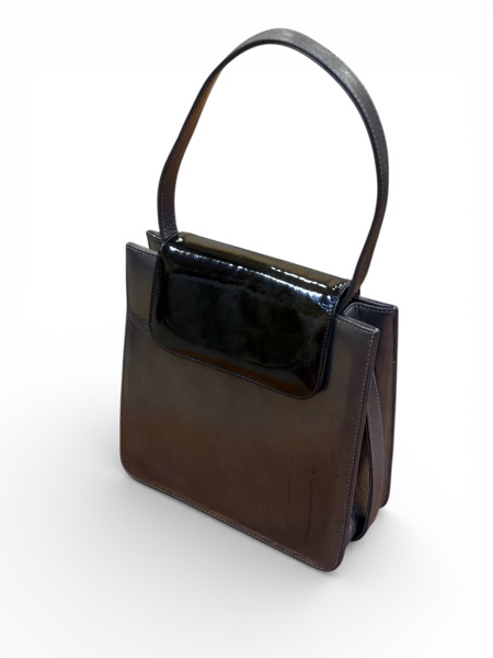 VÄSKA i klassisk modell