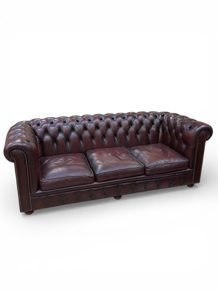 SOFFA 3- sits Chesterfield , Oxblod