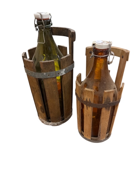 Bryggeriflaskor med träställning