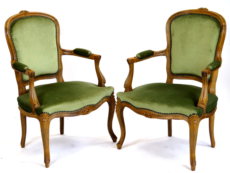Armstolar, 1 par, bonat trä med grön plyschklädsel,
