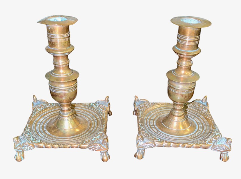 Ljusstakar 1 par mässing Renässansstil 1800-tal dekor av duvor mm