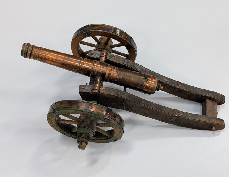 XXX Bordskanon mässing i lavett