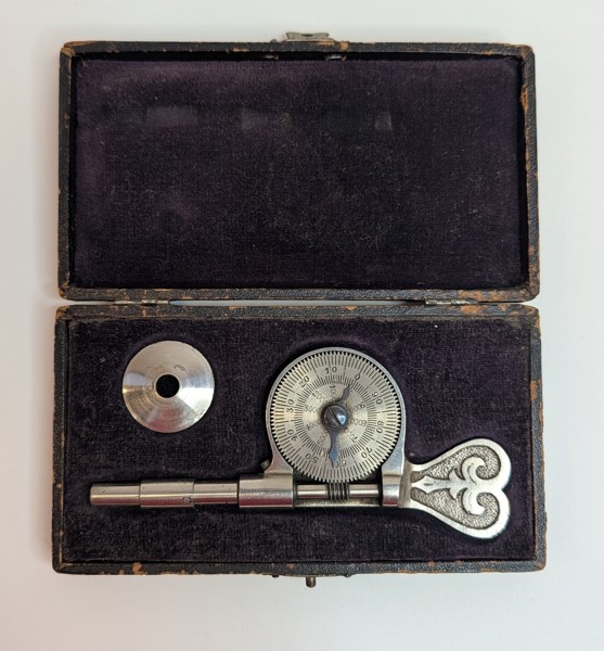 Mekanisk varvtalsmätare 1900-tal i etui