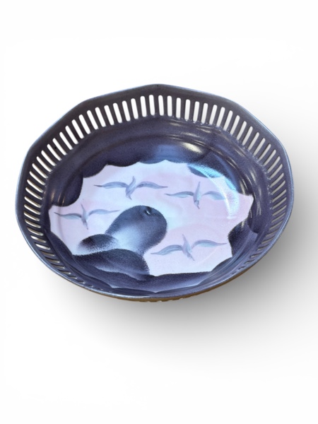 FAT med genombruten kant, porslin handmålat