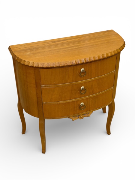 BYRÅ  med tre lådor 