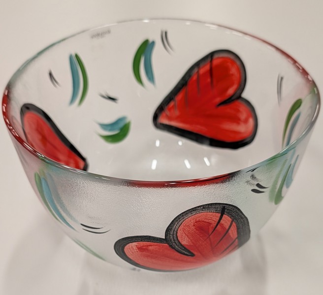 XXX Handmålad glasskål i "Hearts-serien" Kosta Boda designad av Ulrica Hydman-Vallien