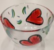 Handmålad glasskål i "Hearts-serien" Kosta Boda designad av Ulrica Hydman-Vallien