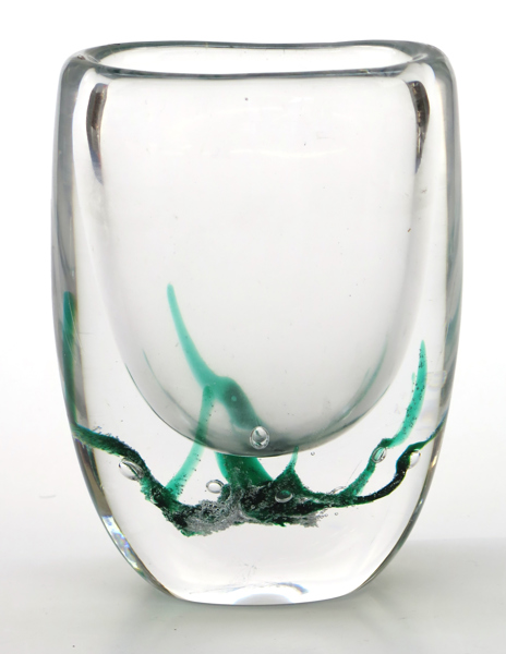Lindstrand, Vicke för Kosta, vas, glas, dekor i grönt underfång och luftbubblor