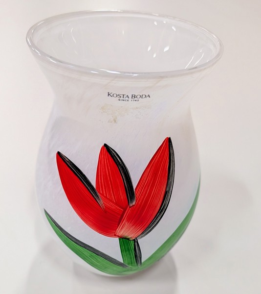 XXX Vas från serien "Tulpan" Kosta Boda designad av Ulrica Hydman-Vallien