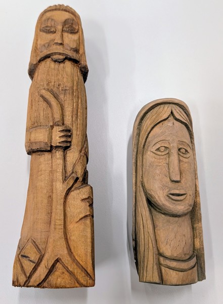 XXX Snidade skulpturer 2st, okänt ursprung 1900-tal