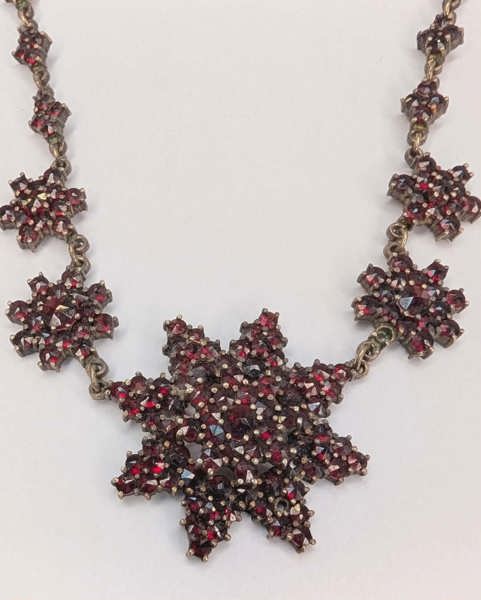 HALSBAND, Böhmiska granater