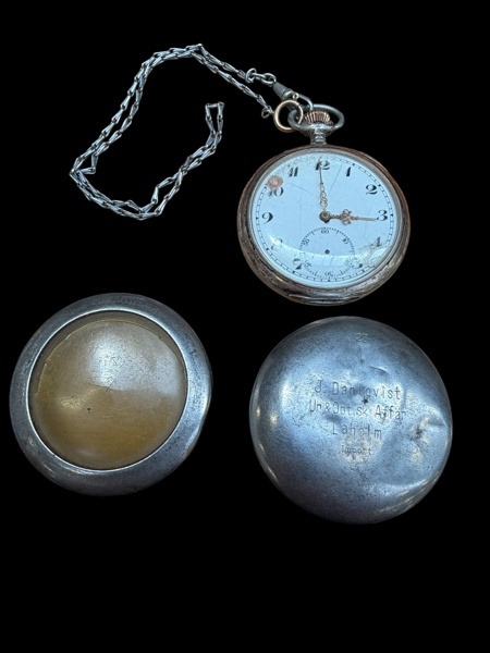 SILVERUR, fickur, Revue