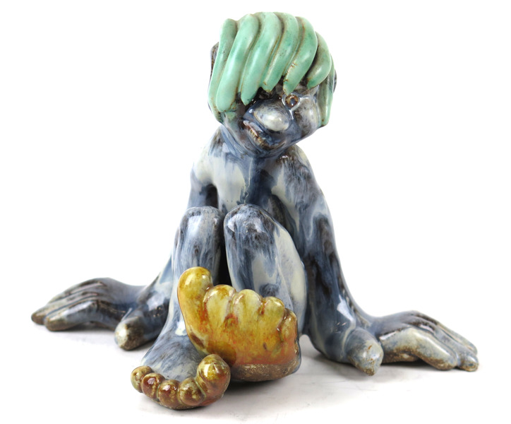 Lindstrand, Vicke för Uppsala Ekeby, skulptur, glaserat lergods, sittande troll,