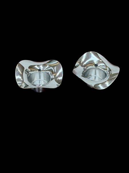 LJUSSTAKAR, 2 st  Georg Jensen, "Cobra bricka"