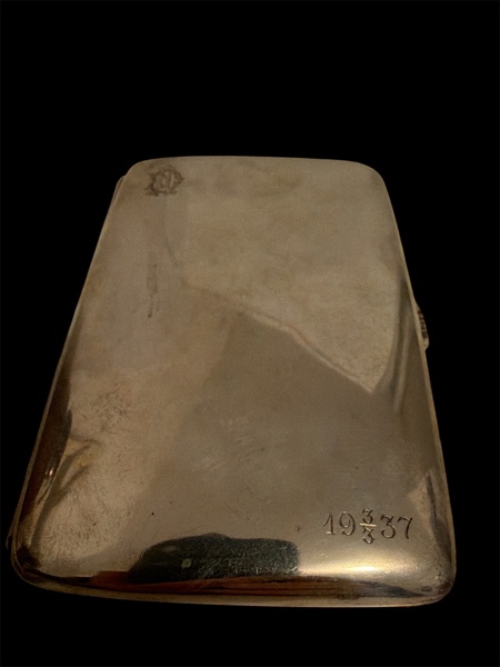 Parti silver silver, 2 delar, cigarretui, pincenezetui. Svenska och utländska stämplar