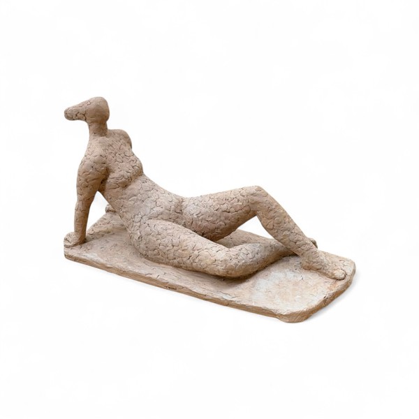  TERRACOTTA SKULPTUR  "sittande naken Kvinna"