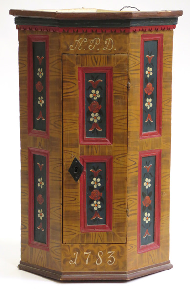 Hänghörnskåp, bemålat trä, allmogearbete, 1700-tal,