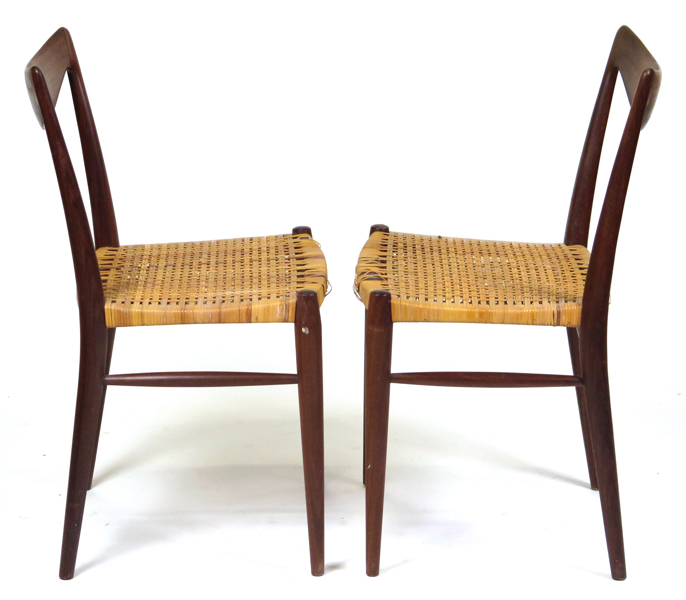 Okänd dansk (?) designer, 1950-tal, stolar, 1 par, teak med rottingklädsel,