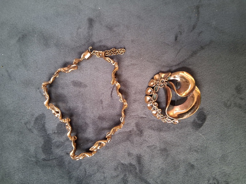 BROSCH SAMT ARMBAND, BRONS