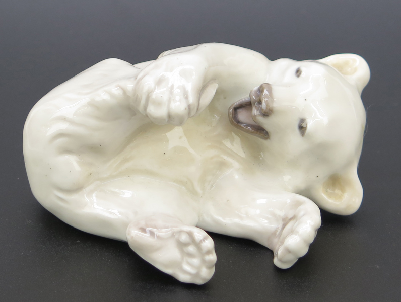 Kyhn, Knud för Royal Copenhagen, figurin, porslin, isbjörn, modellnummer 729, polykrom underglasyrdekor