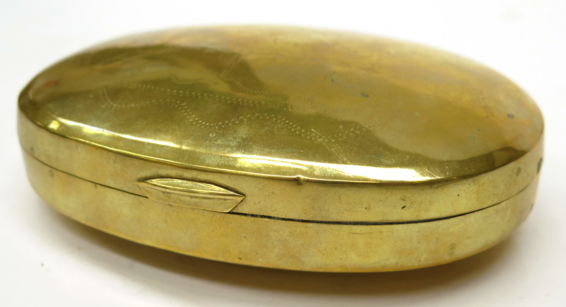 Dosa, mässing, 1800-talets 1 hälft, oval, bukig,