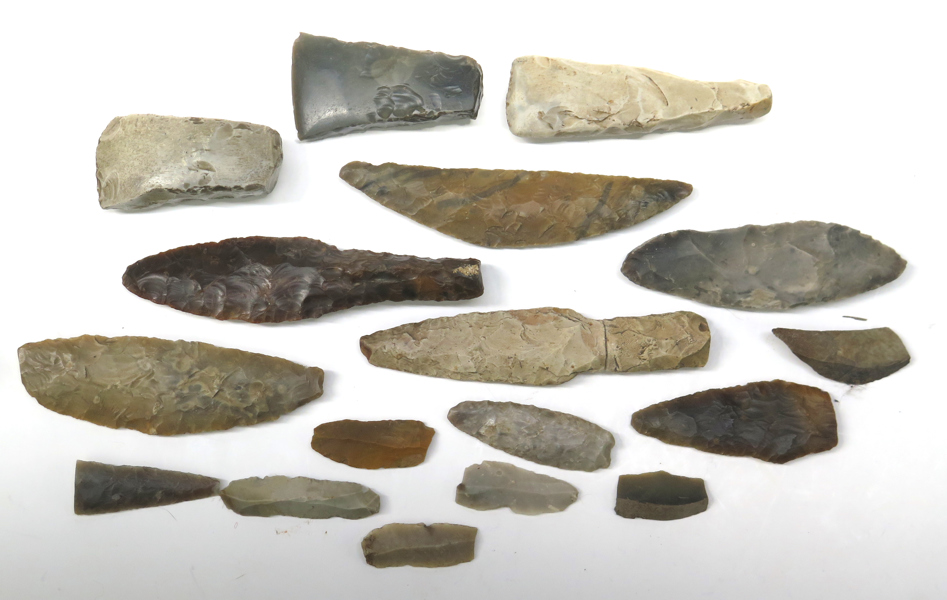 Parti flintyxor, spjutspetsar mm