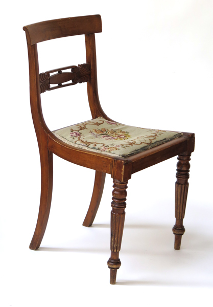 Stol, skuren och mahognybonad björk, biedermeier, 1800-talets 1 hälft eller mitt,
