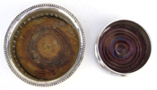 Coasters, 2 st, nysilver och trä, 18-1900-tal