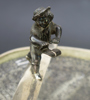 Isskål, glas med nysilvermontage, Rasmus Henrik Tvenstrup, Randers sekelskiftet 1900, dekor av stående man, stämplad