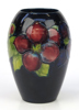 Moorcroft, William, vas, glaserat flintgods, 1930-tal, "Clematis", signerad och etikettmärkt, h 13 cm