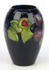 Moorcroft, William, vas, glaserat flintgods, 1930-tal, "Clematis", signerad och etikettmärkt, h 13 cm
