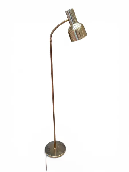 GOLVLAMPA, MAE