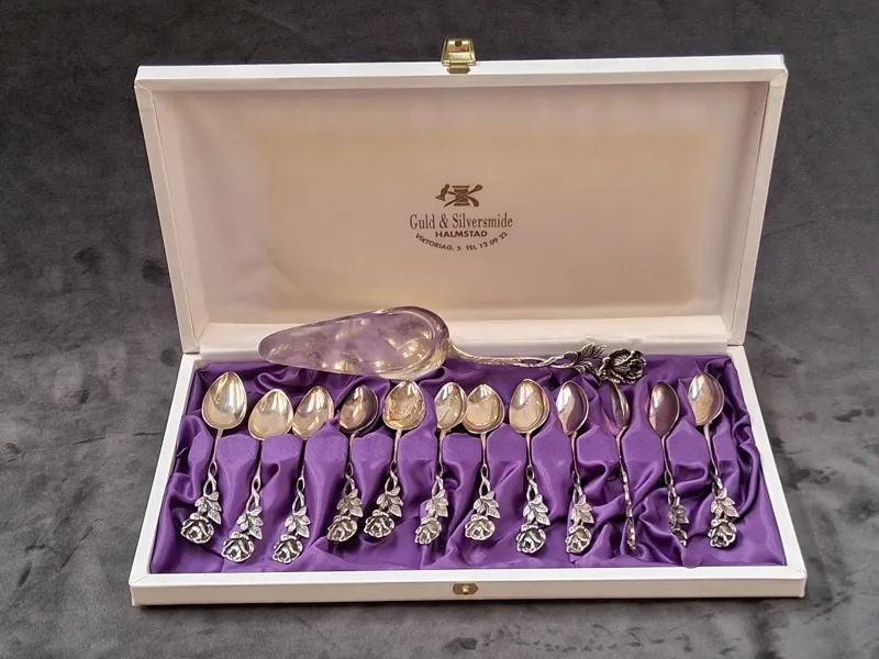 KAFFESKEDAR,12 st SAMT TÅRTKNIV, SILVER,
