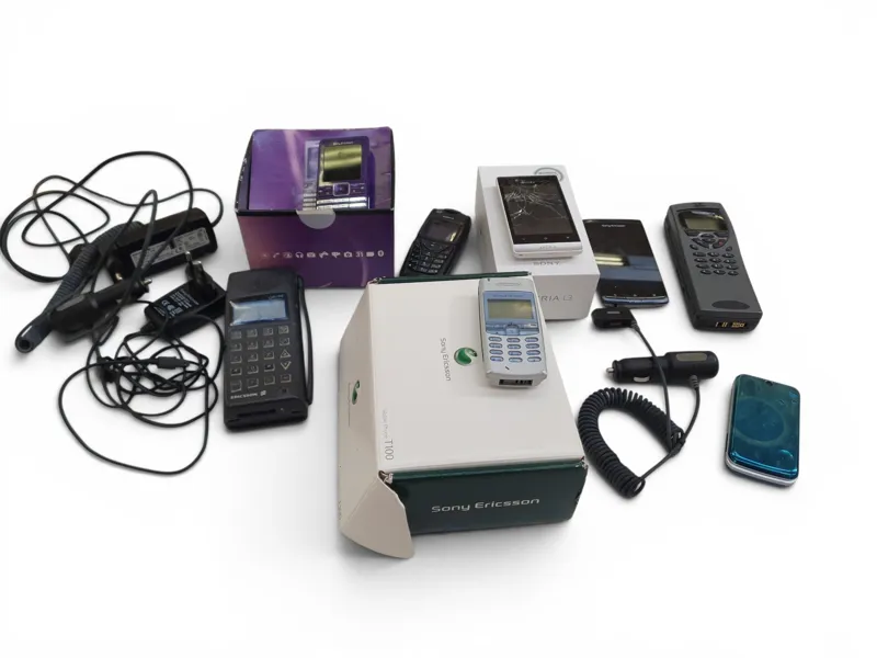 PARTI MOBILTELEFONER, Ericson, Nokia mm