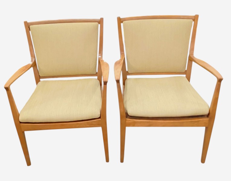 Okänd dansk designer, 1900-talets mitt, armstolar, 1 par, mahogny med gulgrön ylleklädsel