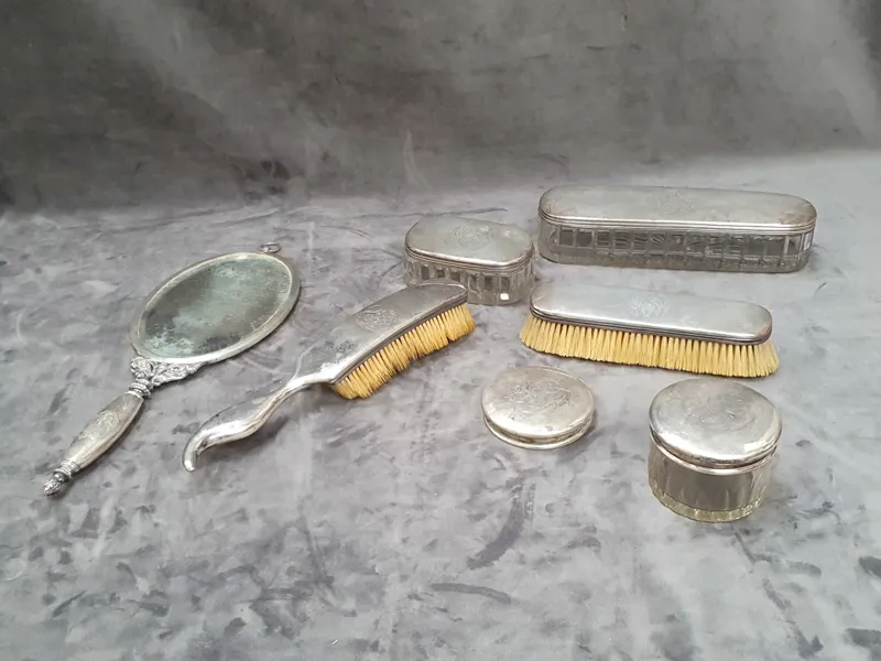 PARTI SILVER, borste, spegel mm