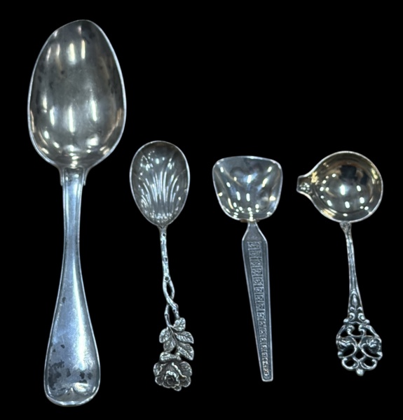 SILVERFÖREMÅL,  4 st 