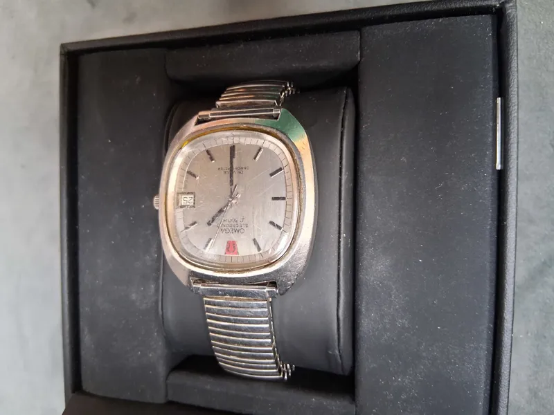 Herrarmbandsur, Omega deville Electronic