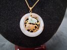Halsband med hänge i jade och 14k guld