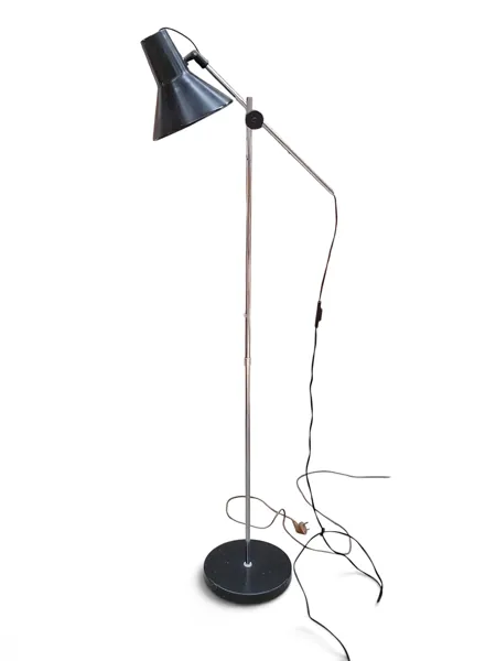 GOLVLAMPA, MAE