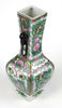 Vas, porslin, Kina, 1900-tal, kvadratiskt bukig med polykrom dekor i Kantonemalj, h 32 cm